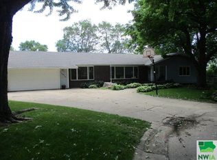 1011 Lincoln Ave, Sheldon, IA 51201