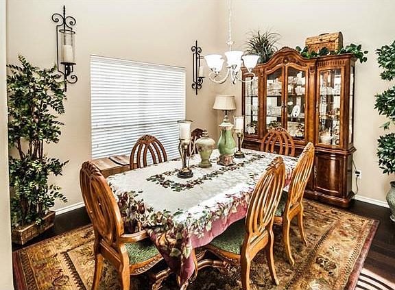 3rd image of 2818 Pecan Grove Dr