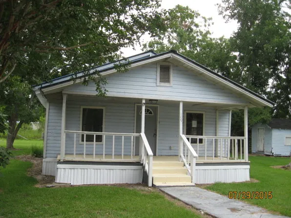 109 Coffee Ave S, Nicholls, GA 31554