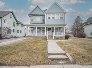 303 Oakton Ave, Village Of Pewaukee, WI 53072