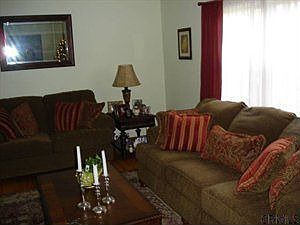 4th image of 8 Bethwood Dr