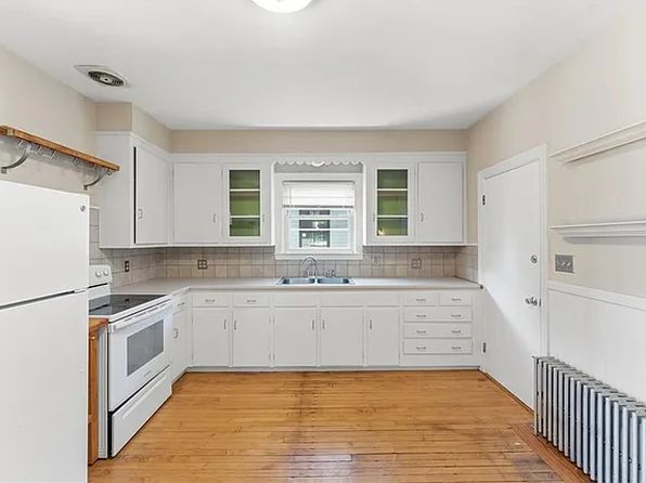 16 Raphael Ave FLOOR 2