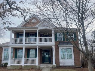 2499 Chestnut Ave, Glenview, IL 60026