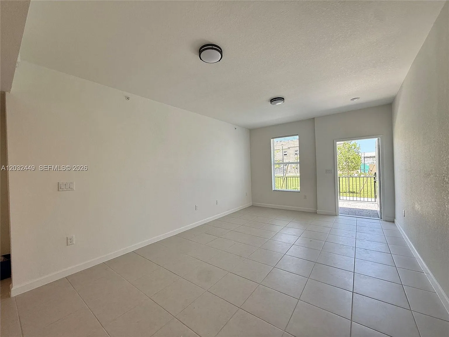 3 bed, 3.0 bath, 1323 sqft, $2,499 — Photo 3