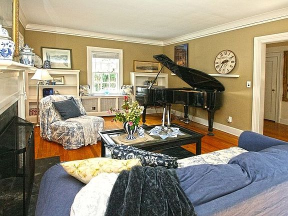 2nd image of 3 N Brookwood Dr