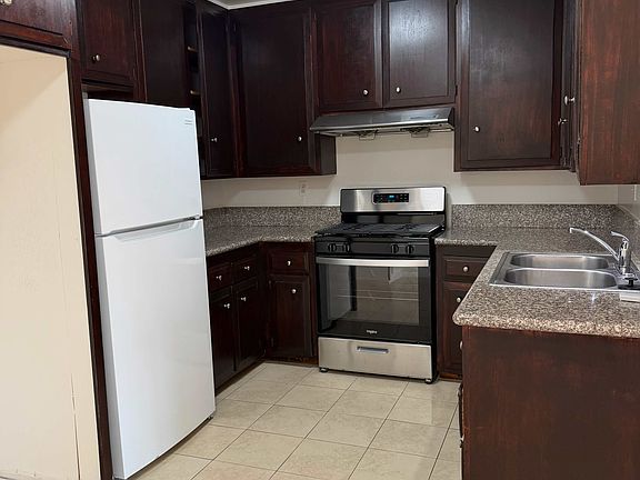 3rd image of 582 N Wilson Ave APT 2