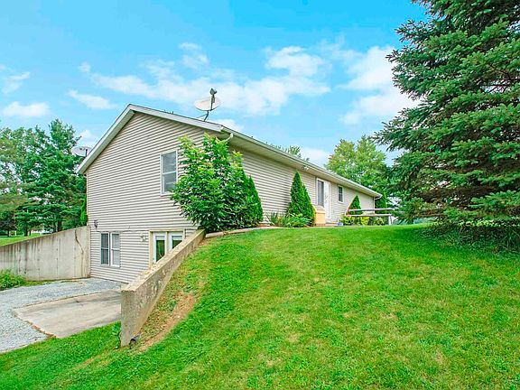 4th image of 63170 Lakeside Dr