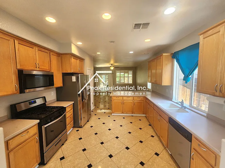 1119 Green Ridge Dr — Photo 5