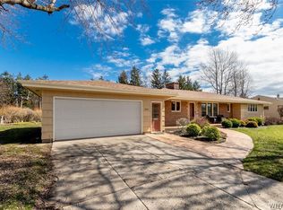 4733 Brentwood Dr, Williamsville, NY 14221