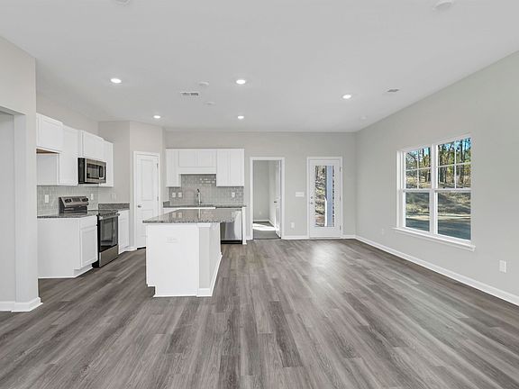 5th image of 127 Middlesex Ct