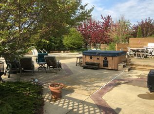 3835 Glencoe Dr, Racine, WI 53403