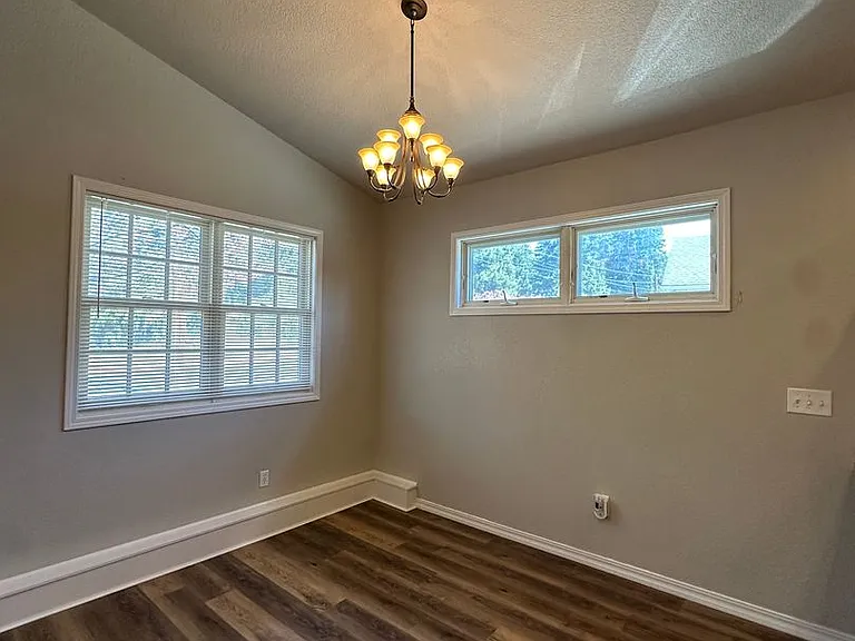 Tumalo Ave, 245 NW - 00245-TUMA-00 — Photo 8