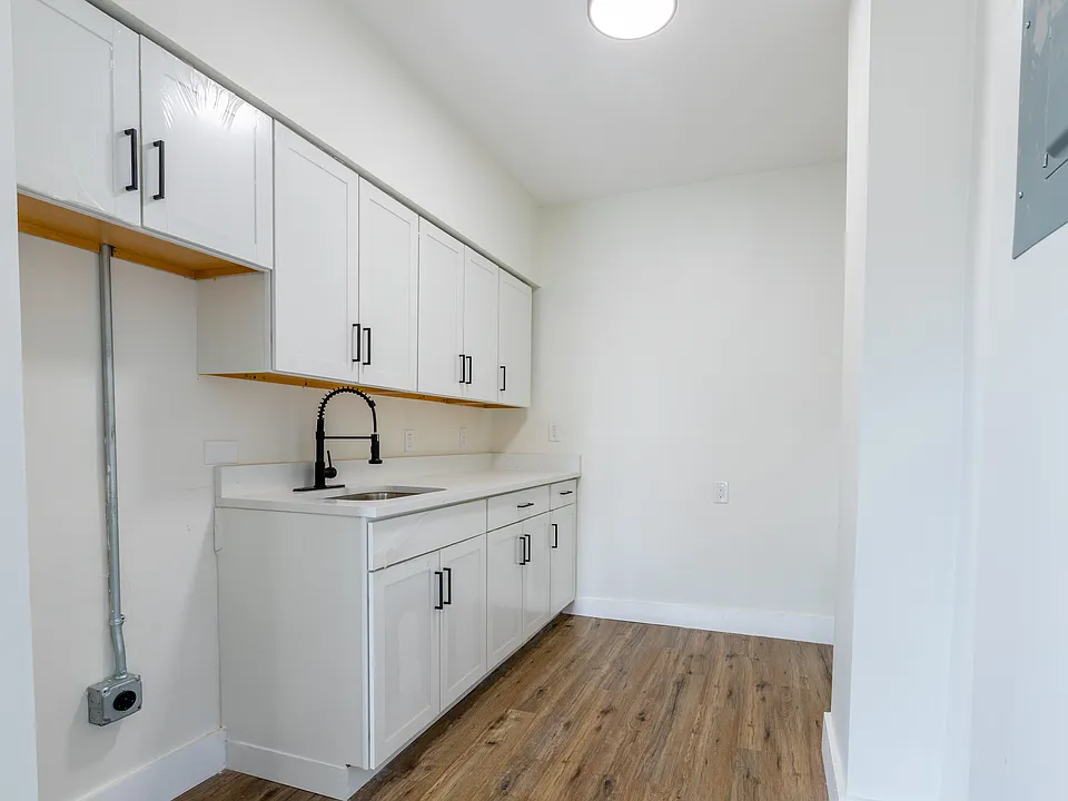 13476 Clifton Blvd #404