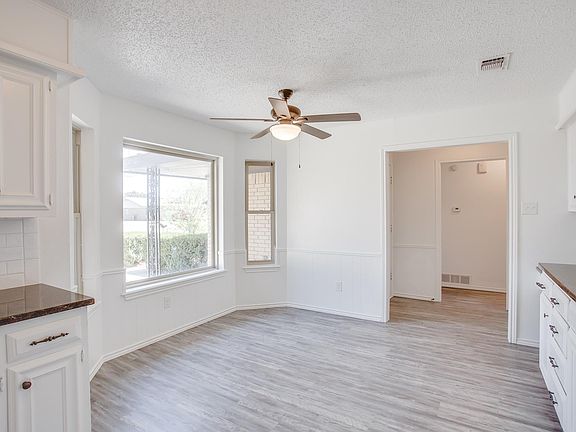 4th image of 3402 Essex Ave