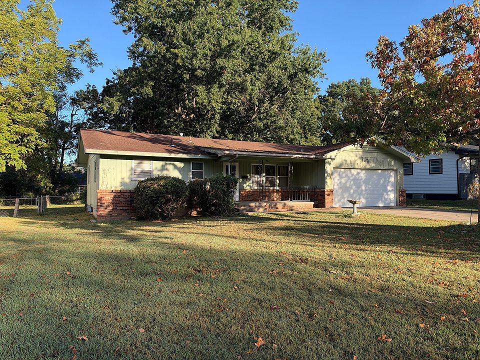 1st image of 725 N Elmwood Avenue