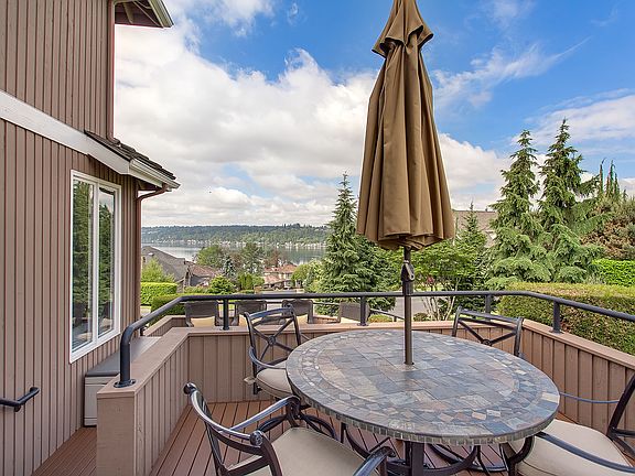 4th image of 1528 204th Ave NE