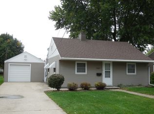 2909 7th St, Peru, IL 61354