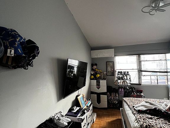 4th image of 105-06 Pinegrove St Floor 1