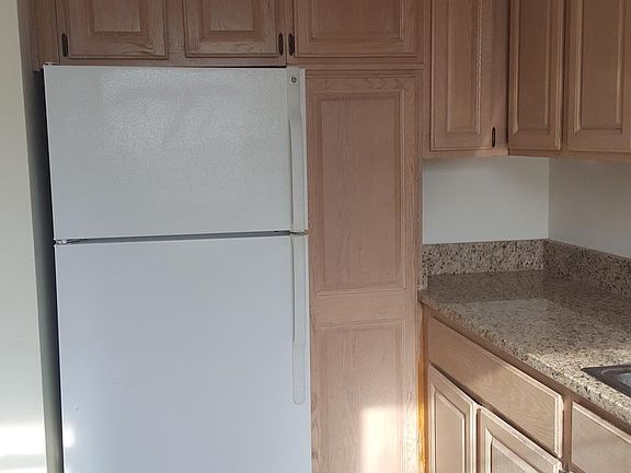 4th image of 834 S Greenbrier St APT 6