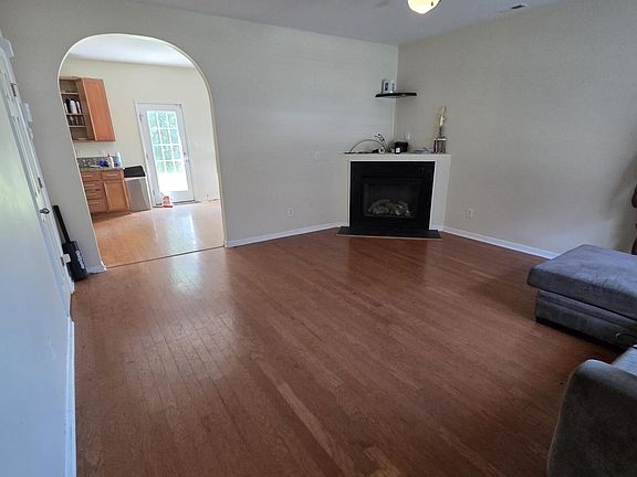 3rd image of 1003 Woodside Park Ln