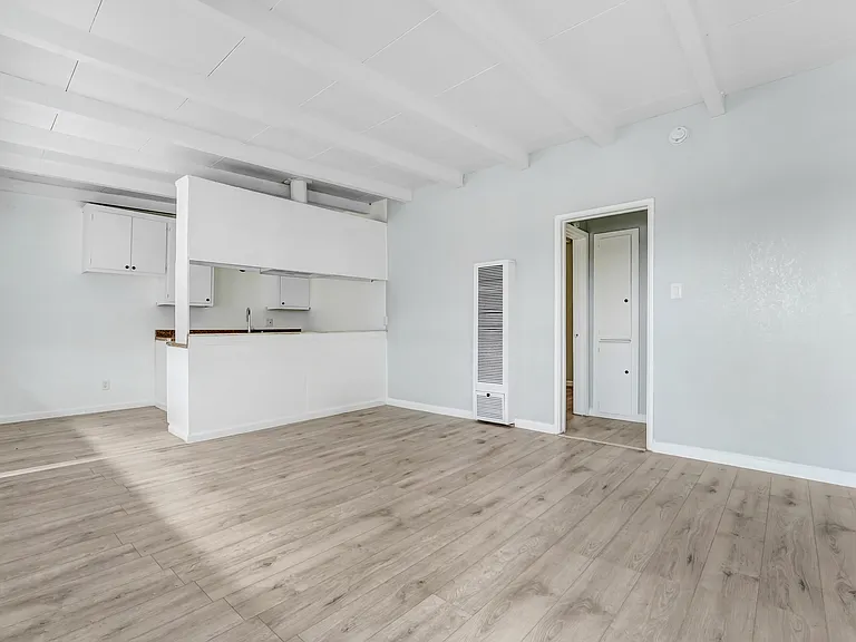 11426 S Budlong Ave #6 — Photo 3
