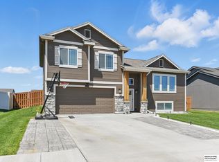 7164 N 167th St, Bennington, NE 68007