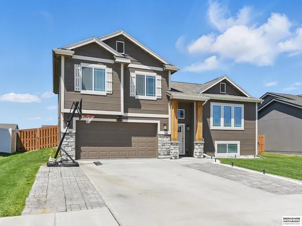 7164 N 167th St, Bennington, NE 68007