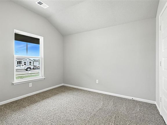 5th image of 597 W Fountain St