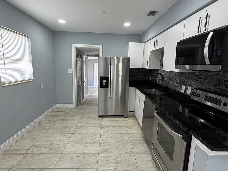 3428 Ithaca St N — Photo 51