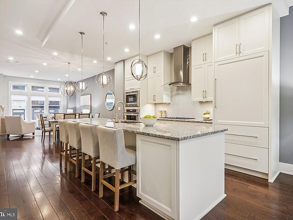 3rd image of 162 Winsome Cir