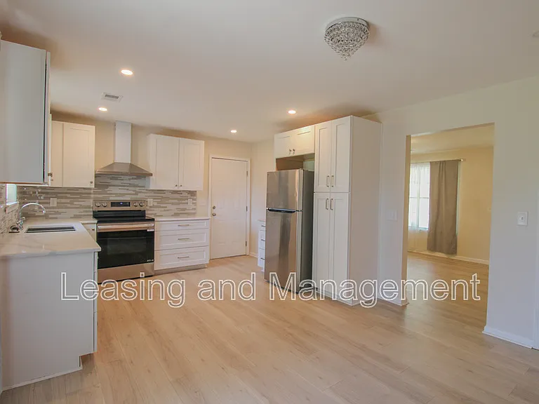 305 Millcreek Dr — Photo 6