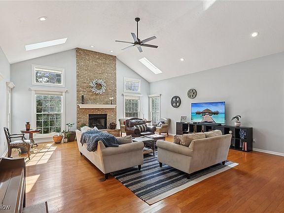 4th image of 1038 Orchard Ln