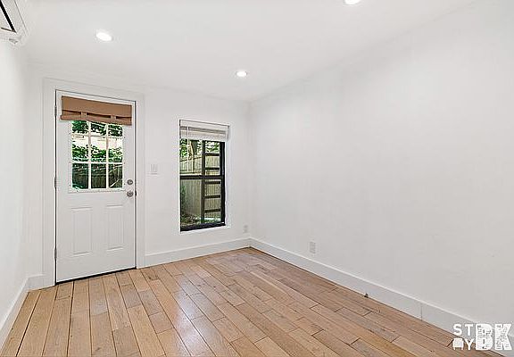 5th image of 754A Willoughby Ave #1F