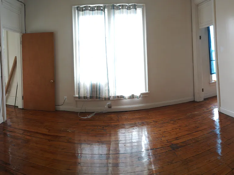 2305 Kenton St — Photo 8