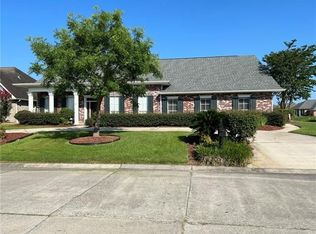 121 Sunflower Rd, Belle Chasse, LA 70037