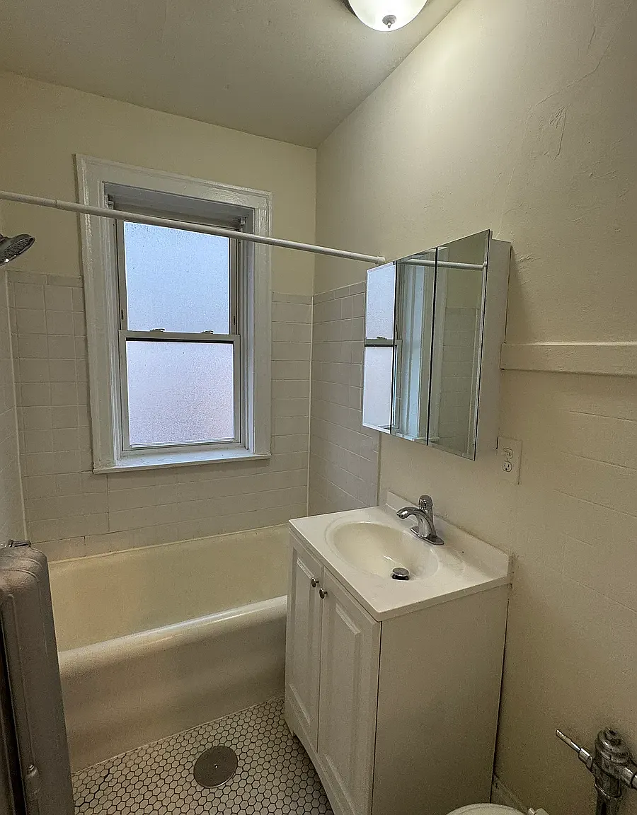 Studio, $1,250 — Photo 2