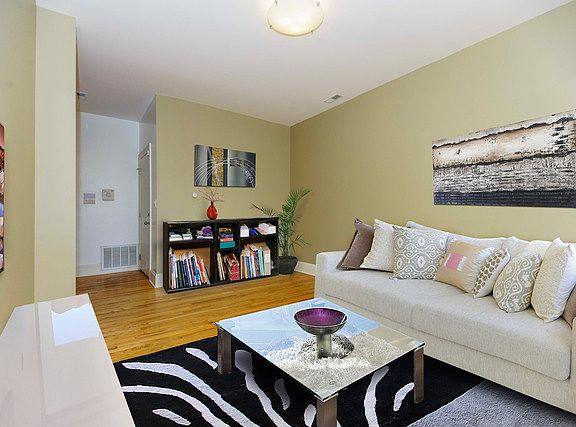 3rd image of 5406 N Kenmore Ave #3