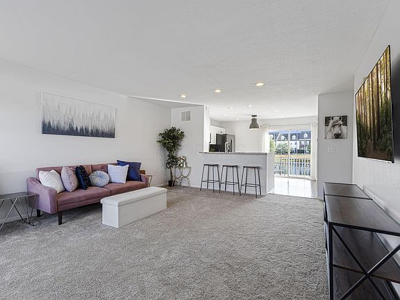 4th image of 1074 Shady Lake Dr