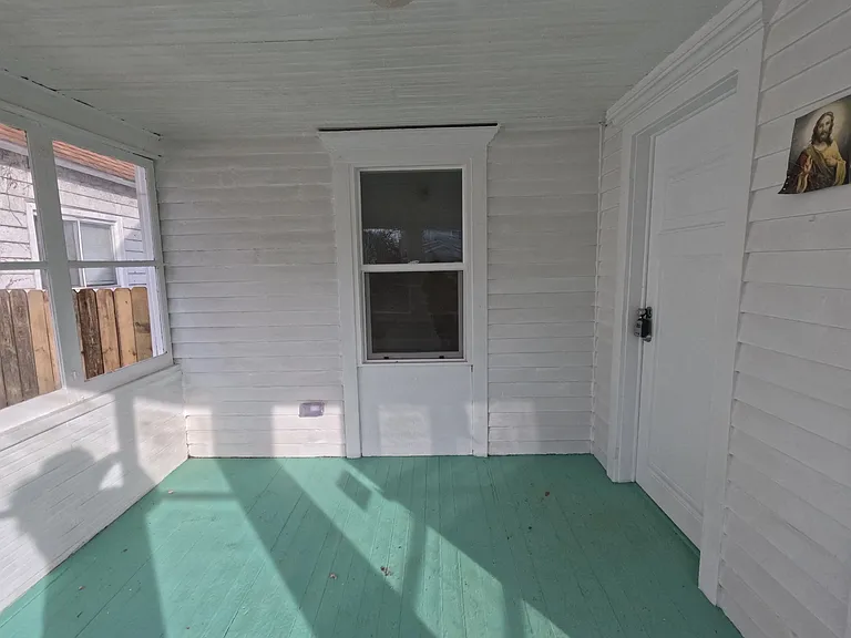 508 E 3rd St — Photo 9