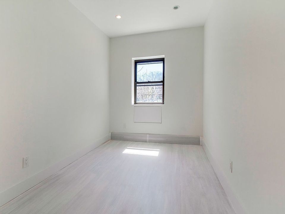 2nd image of 220 Kosciuszko St APT 1D