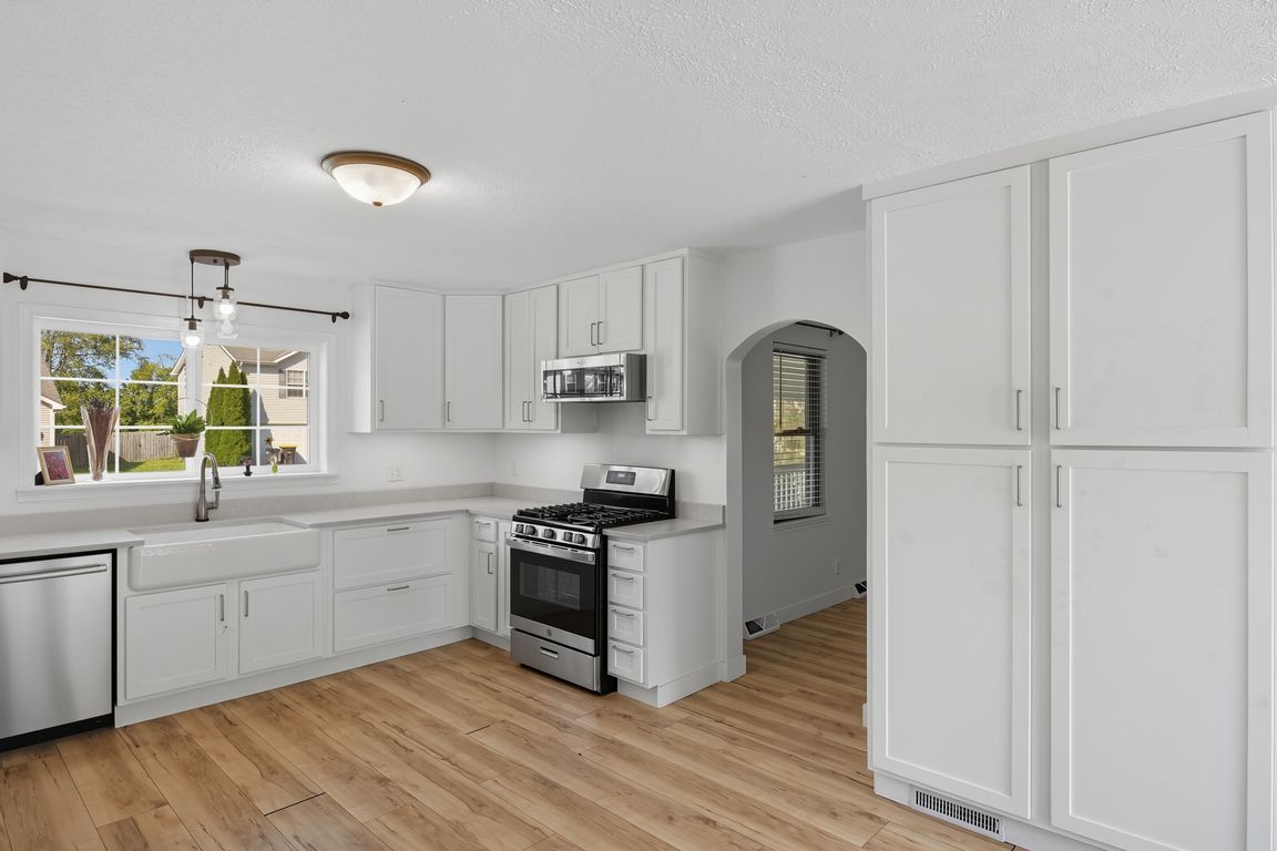 next background image