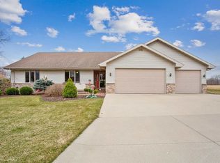122 Parkway Dr, Combined Locks, WI 54113