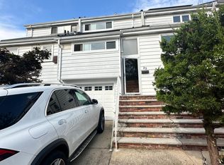 29 Regent Cir, Staten Island, NY 10312