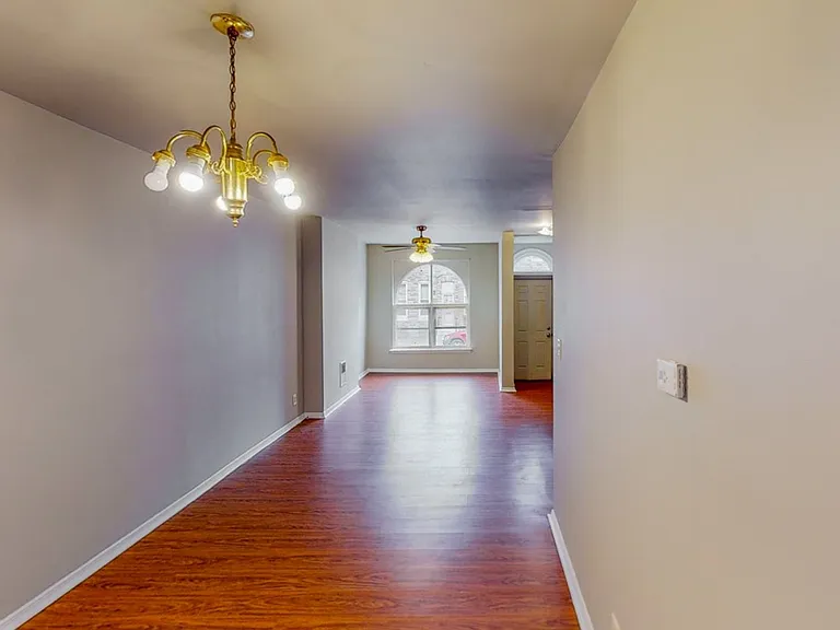 2429 Druid Hill Ave — Photo 2