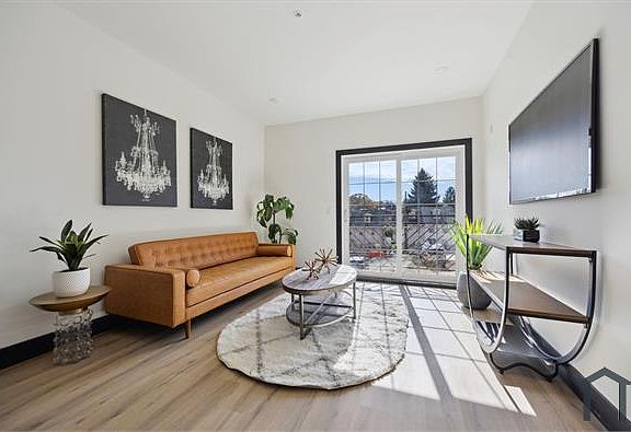 3rd image of 909 N 26th St