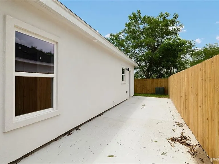 416 E Acacia Ave #2 — Photo 17