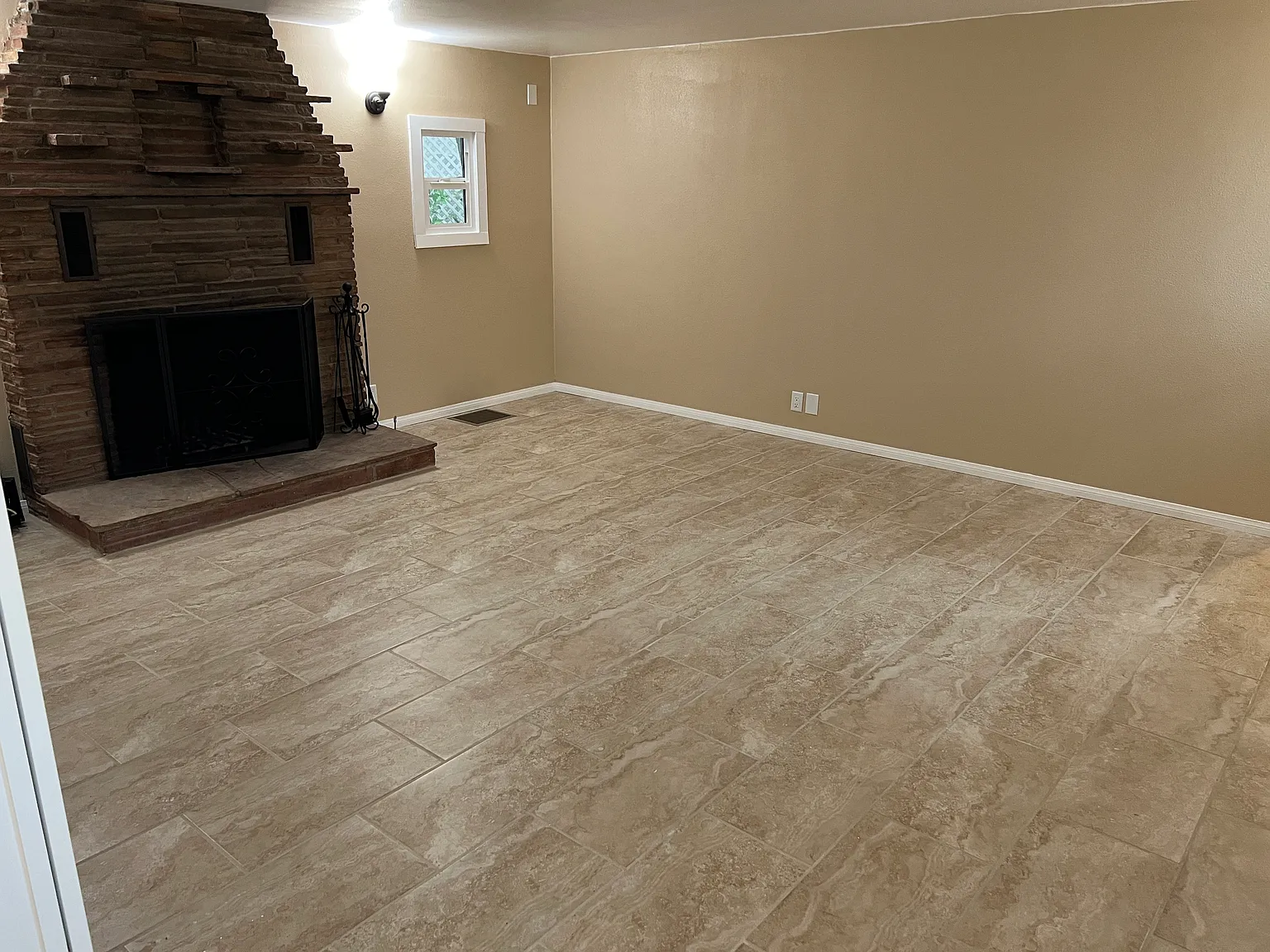 2 bed, 1000 sqft, $1,900 — Photo 1