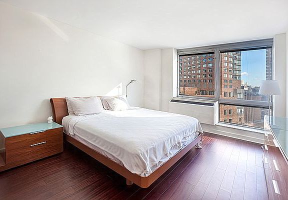 3rd image of 1965 Broadway APT 14D