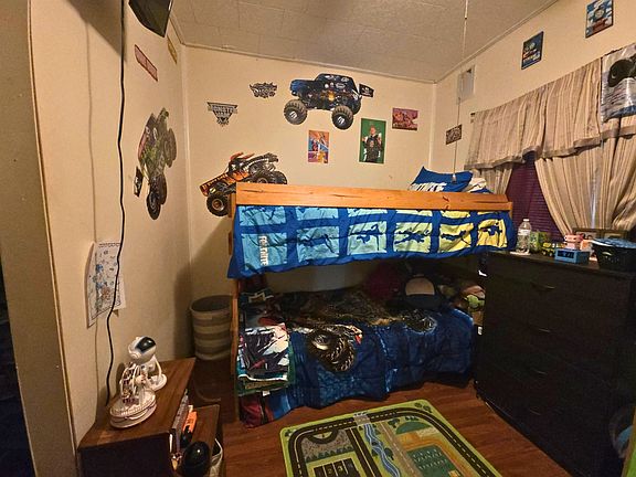 5th image of 105 E Smith St