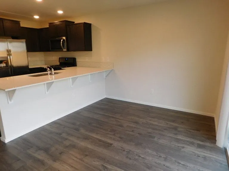 4737 Navigation Ave NE — Photo 5